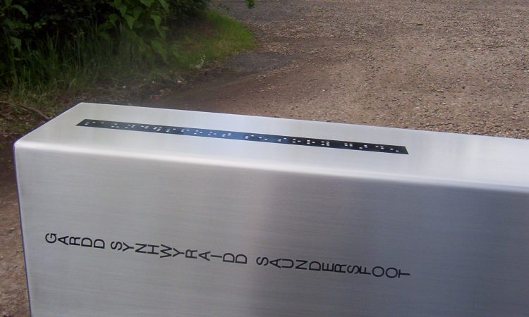 Totem pole -- top detail