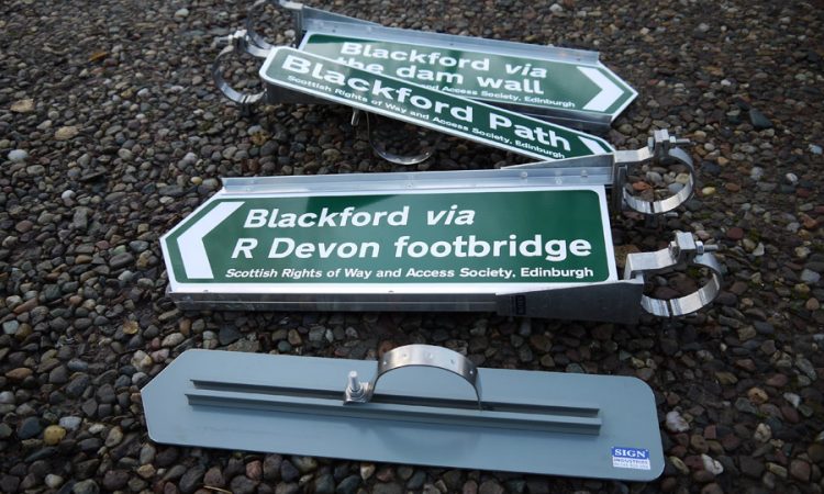 Footpath Signs in Aluminium with 2 types of mountings