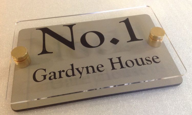 200mm x 130mm Perspex Sign