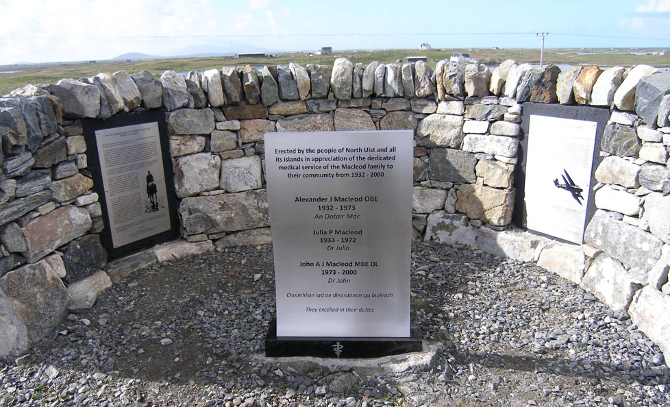 Memorial plaques: North Uist commemorative plaque